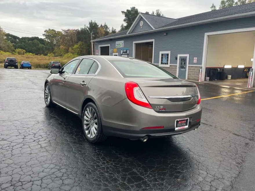 2016 Lincoln MKS photo 1