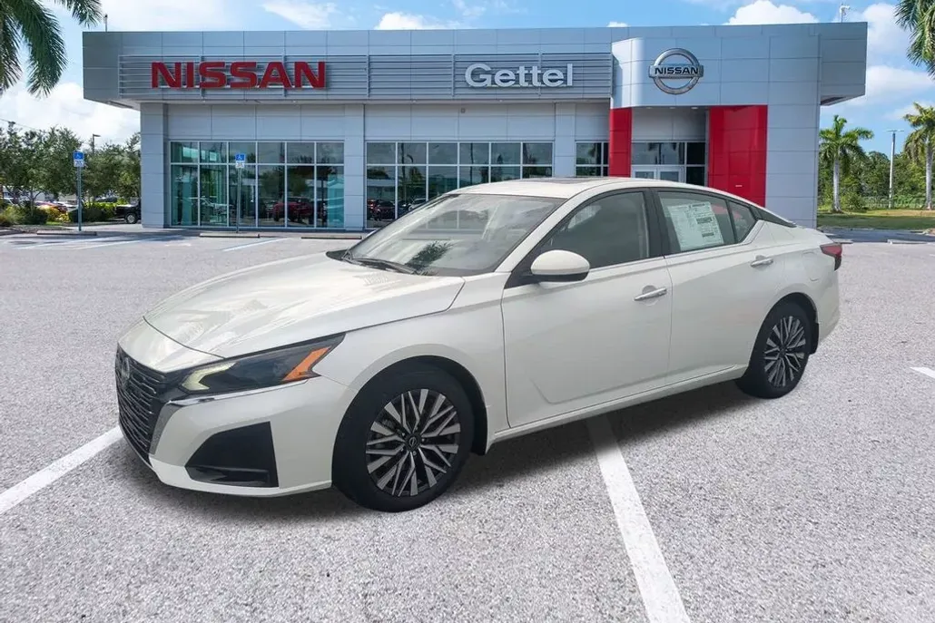 2025 Nissan Altima SV photo 1