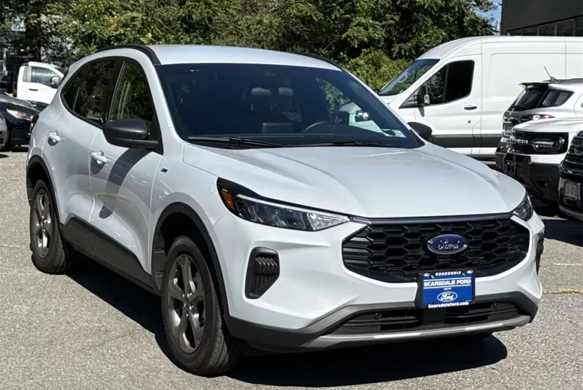 2025 Ford Escape ST-Line photo 1