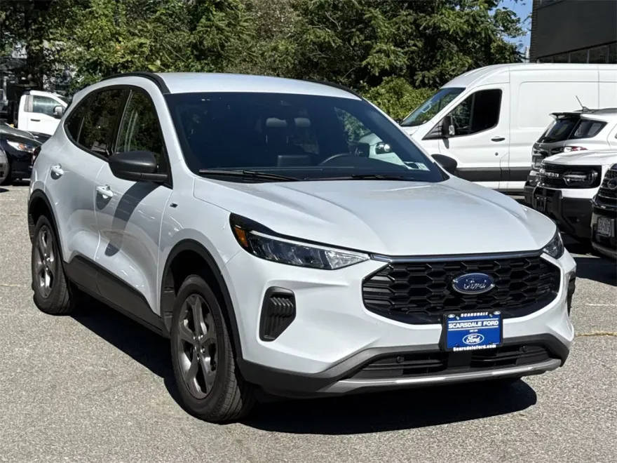 2025 Ford Escape ST-Line photo 1