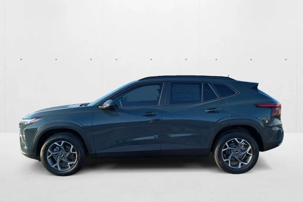 2025 Chevrolet Trax LT photo 1