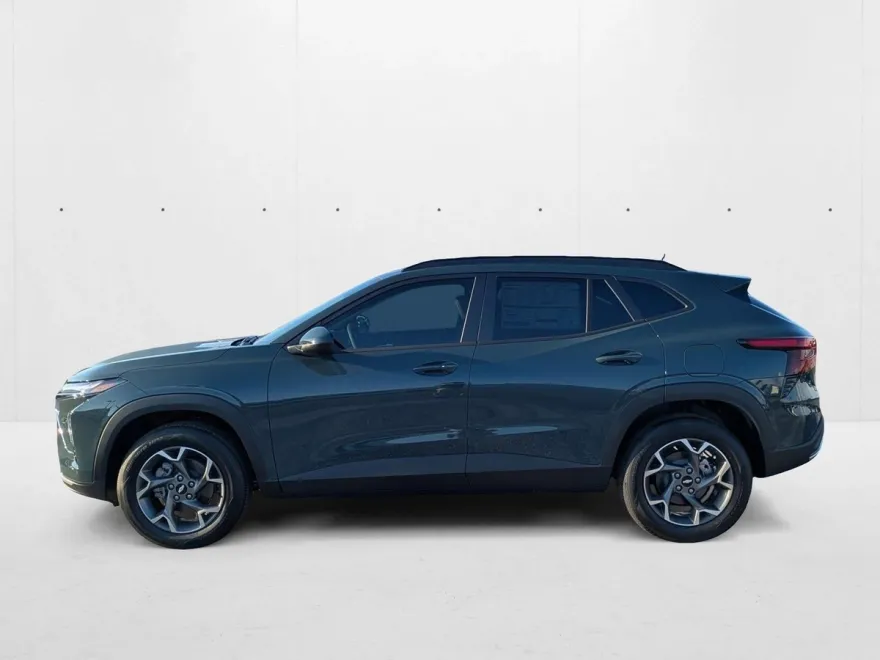 2025 Chevrolet Trax LT photo 1