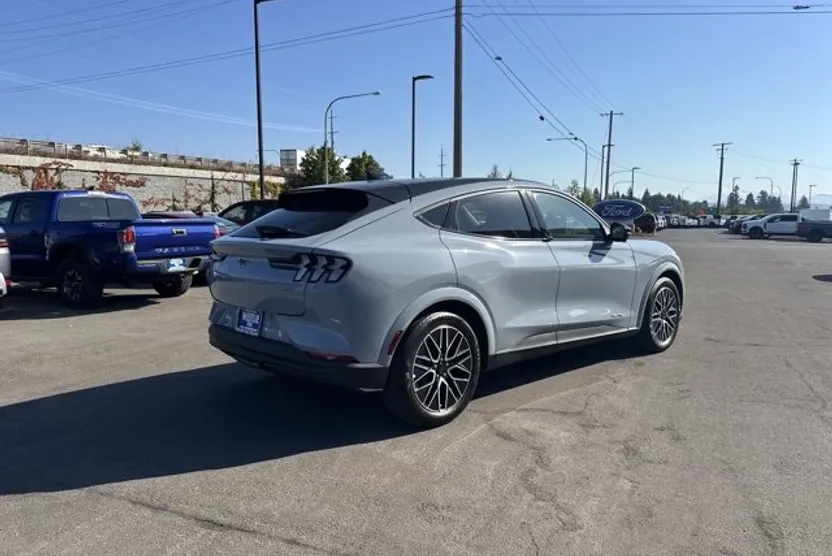 2025 Ford Mustang Mach-E Premium photo 1