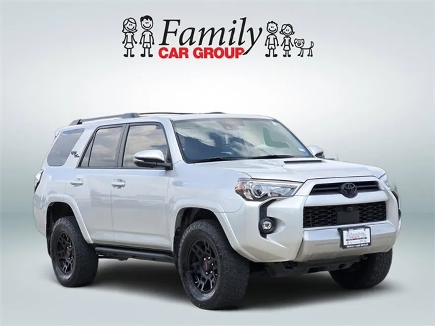 2022 Toyota 4Runner TRD Off-Road Premium photo 1