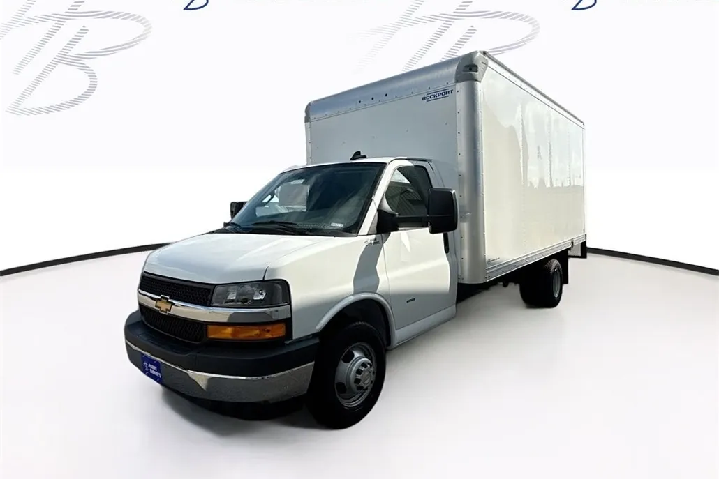 2025 Chevrolet Express Cutaway 3500 photo 1