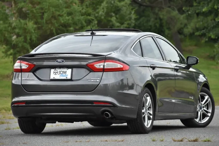 2015 Ford Fusion Hybrid Titanium photo 1