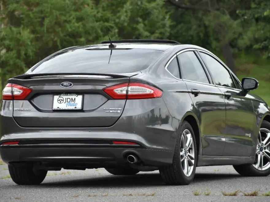 2015 Ford Fusion Hybrid Titanium photo 1