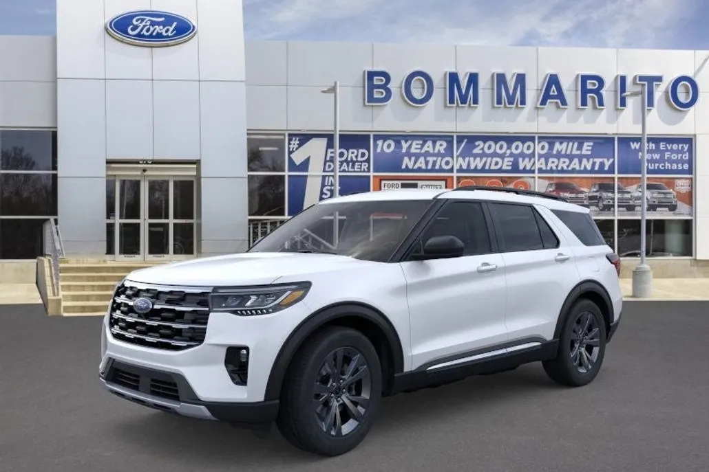 2025 Ford Explorer photo 1