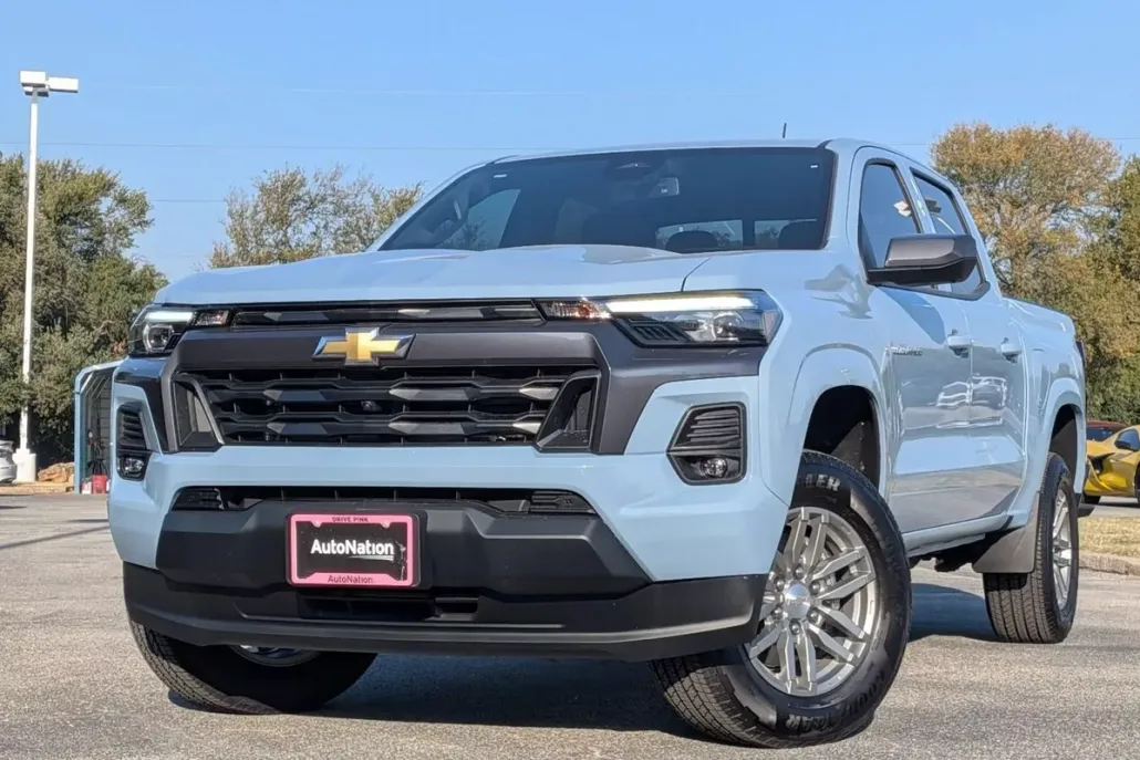 2025 Chevrolet Colorado Work Truck LT photo 1