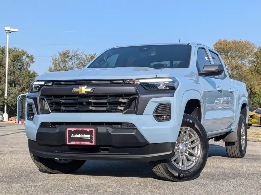 2025 Chevrolet Colorado Work Truck LT photo 1