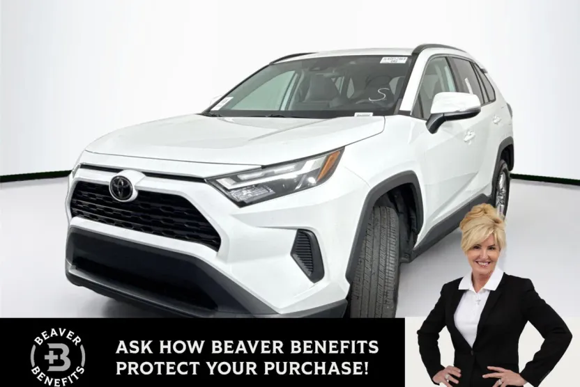 2022 Toyota RAV4 XLE photo 1