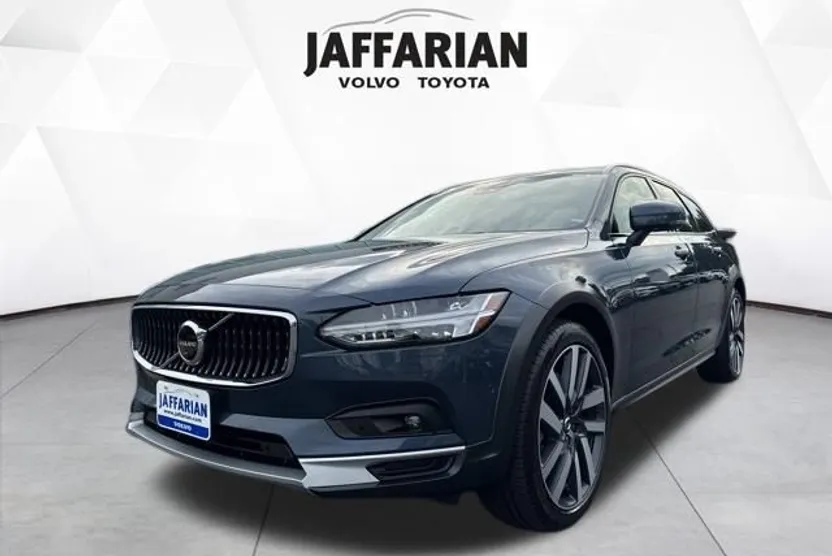 2023 Volvo V90 Cross Country B6 photo 1