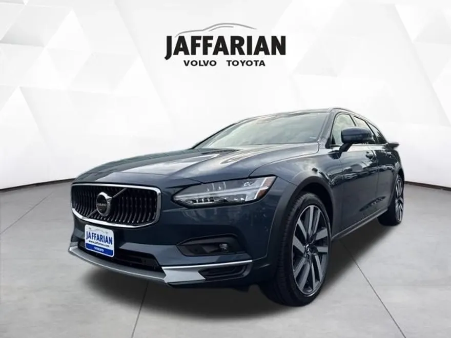 2023 Volvo V90 Cross Country B6 photo 1