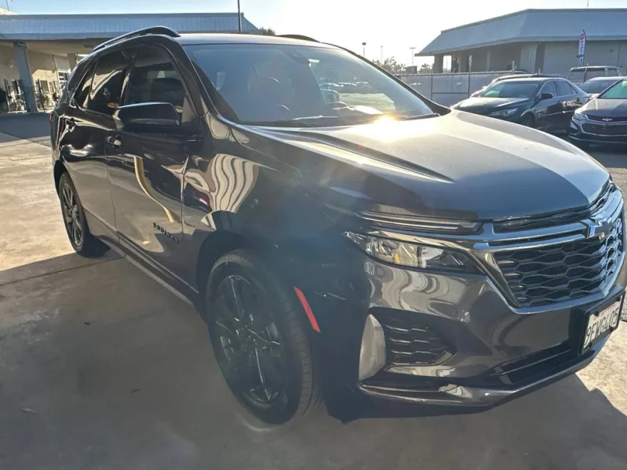 2023 Chevrolet Equinox RS photo 1