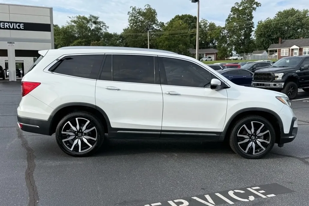 2020 Honda Pilot Touring photo 1