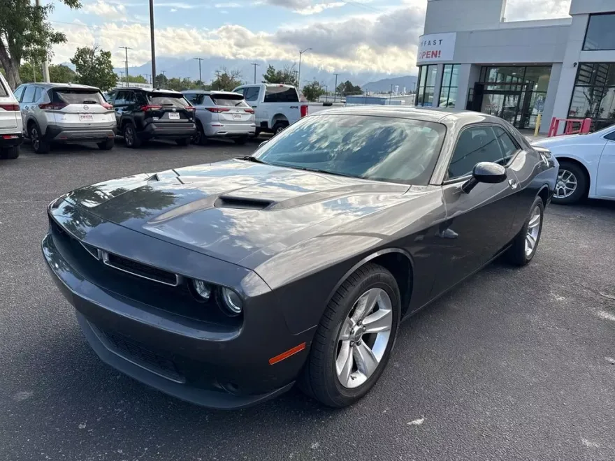 2023 Dodge Challenger SXT photo 1