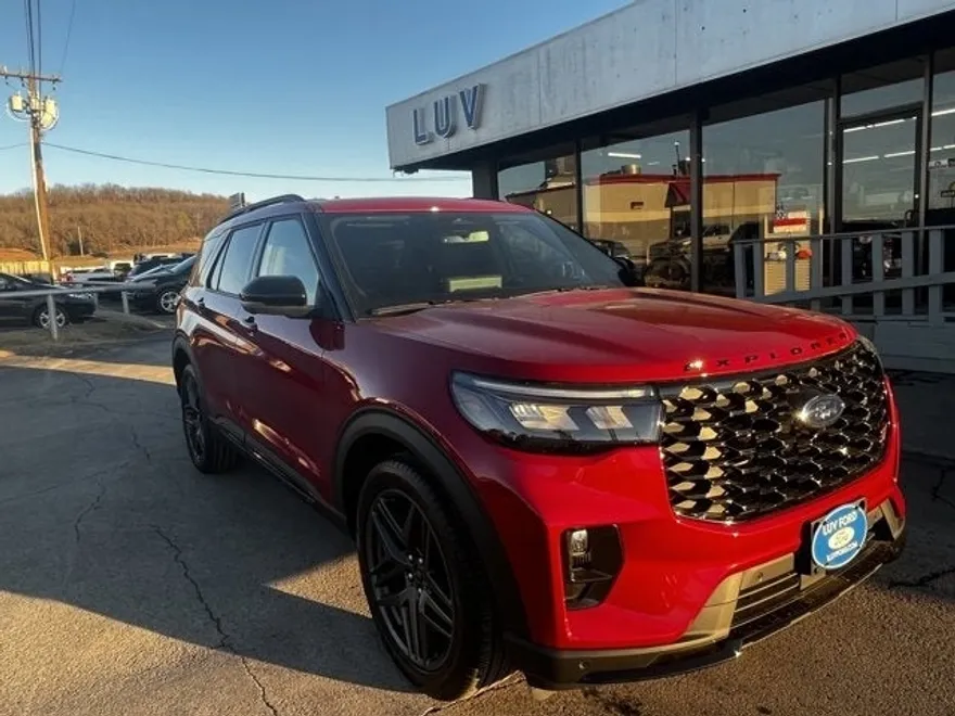 2025 Ford Explorer ST photo 1