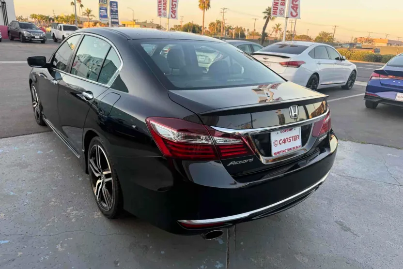 2017 Honda Accord Sport photo 1