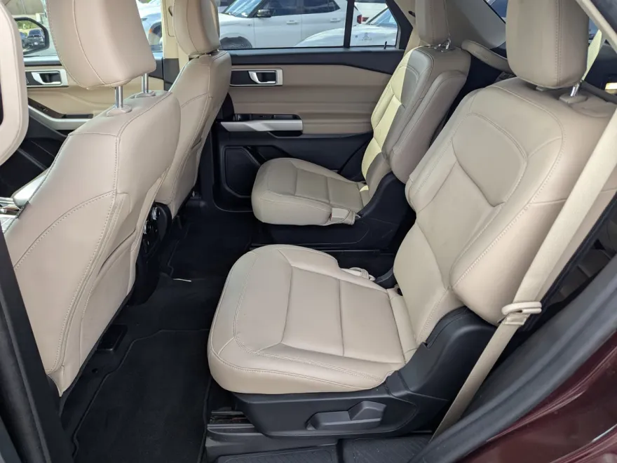 2022 Ford Explorer XLT photo 1