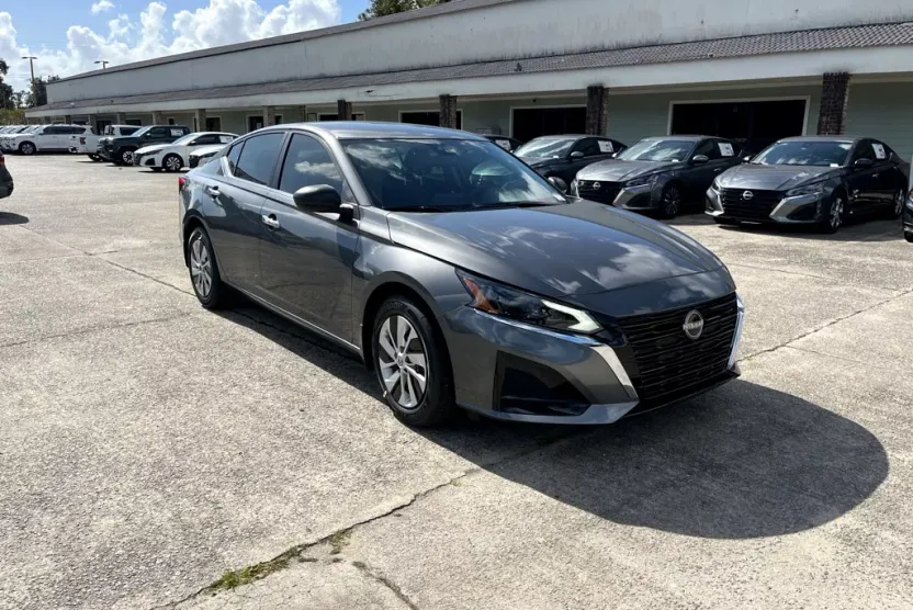 2025 Nissan Altima S photo 1
