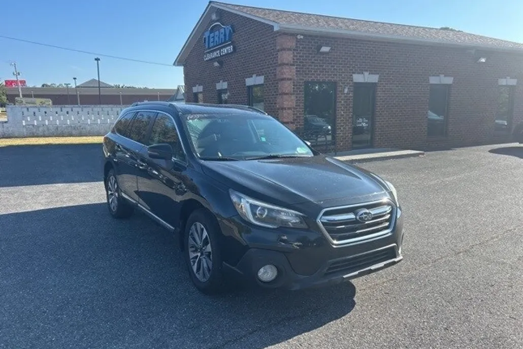 2018 Subaru Outback 3.6R Touring photo 1