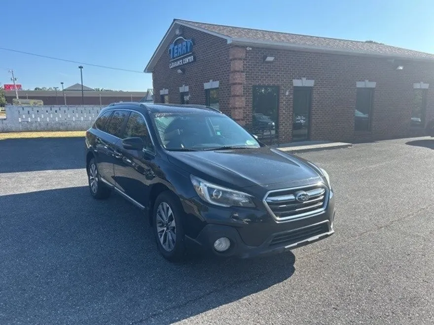 2018 Subaru Outback 3.6R Touring photo 1