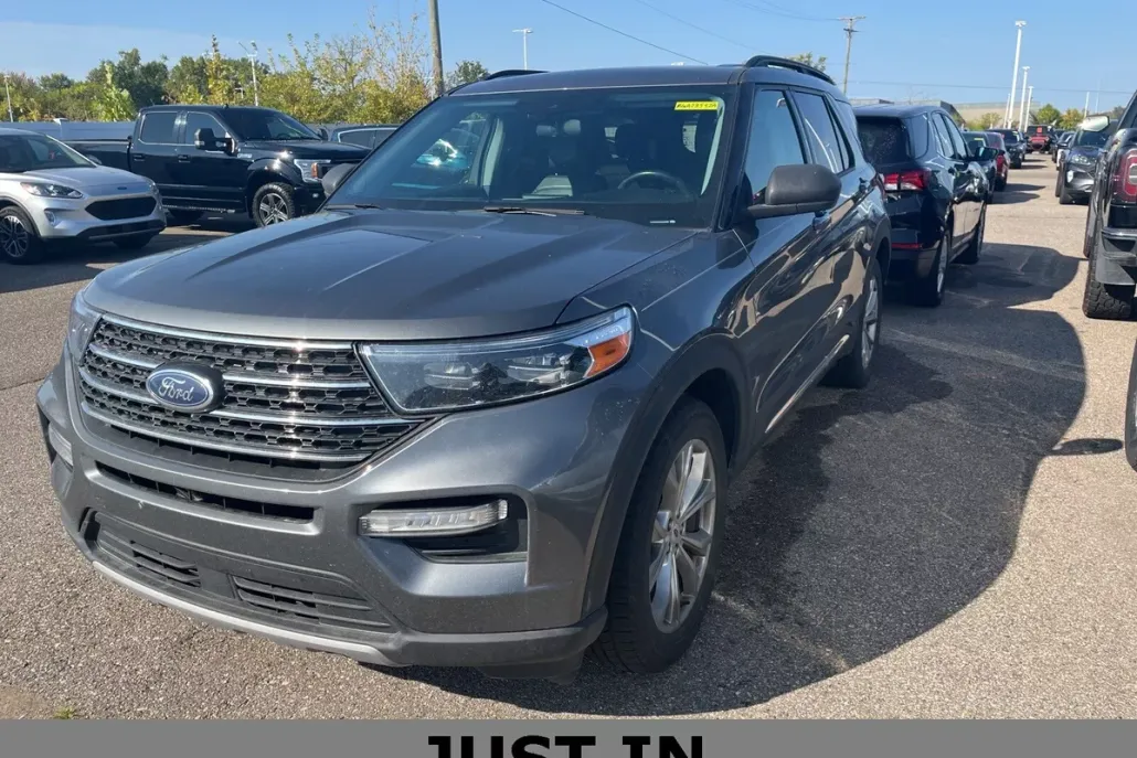 2021 Ford Explorer XLT photo 1