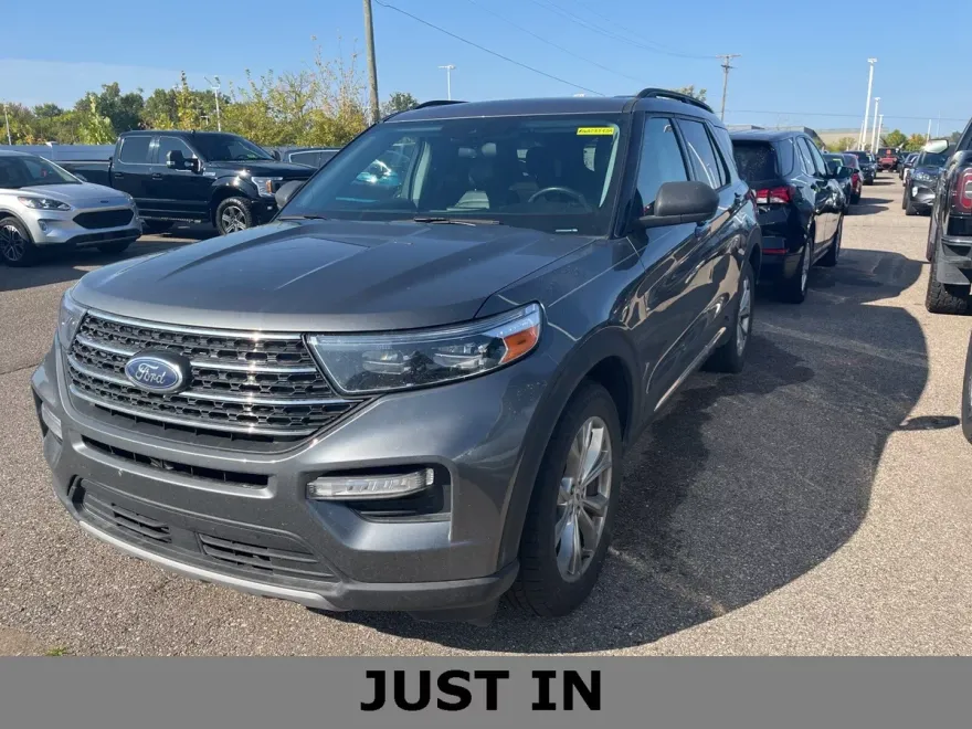 2021 Ford Explorer XLT photo 1