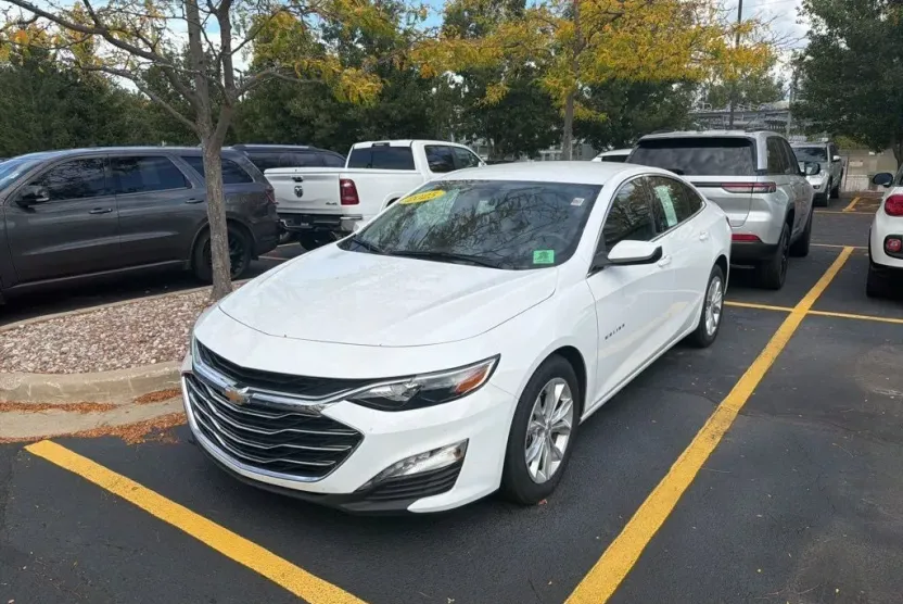 2025 Chevrolet Malibu 1LT photo 1