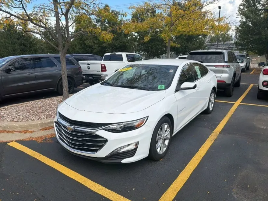 2025 Chevrolet Malibu 1LT photo 1