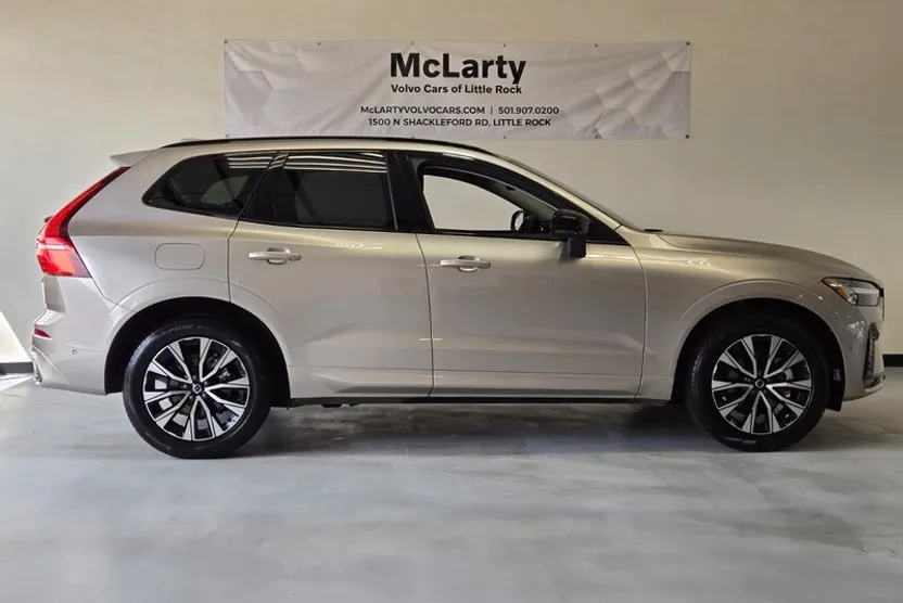 2025 Volvo XC60 B5 Plus photo 1