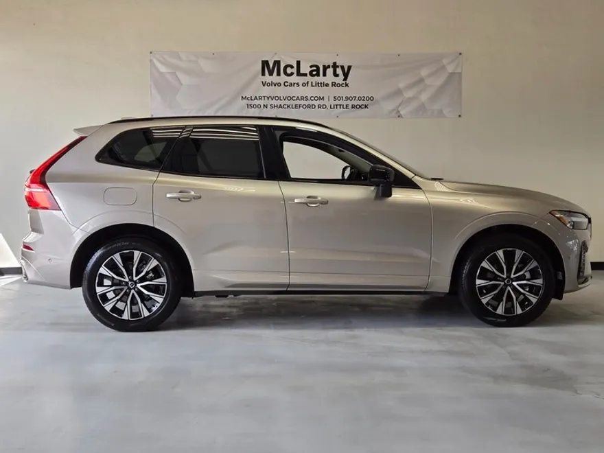 2025 Volvo XC60 B5 Plus photo 1