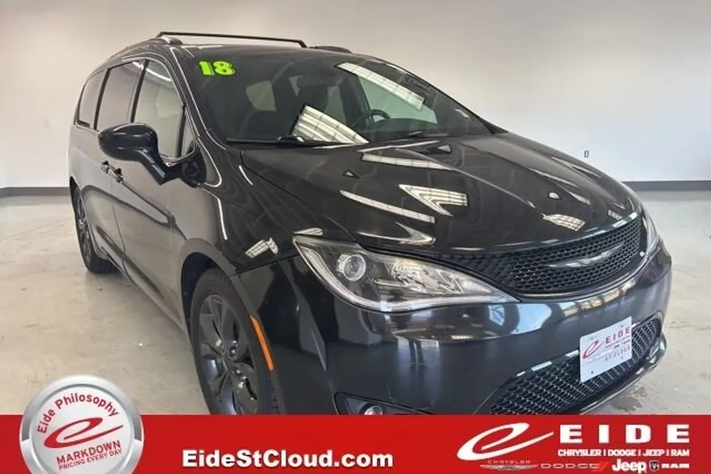 2018 Chrysler Pacifica Touring Plus photo 1