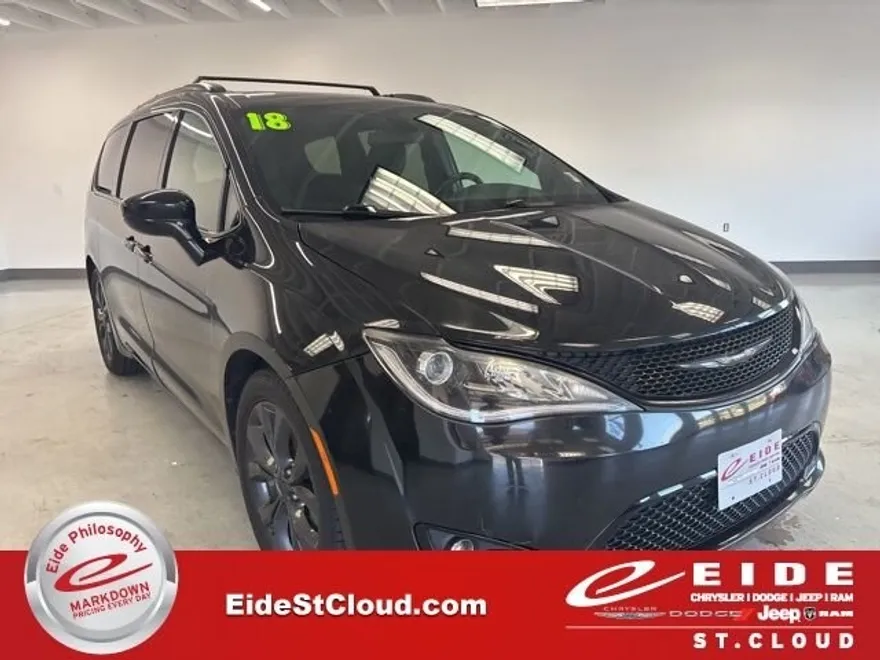 2018 Chrysler Pacifica Touring Plus photo 1