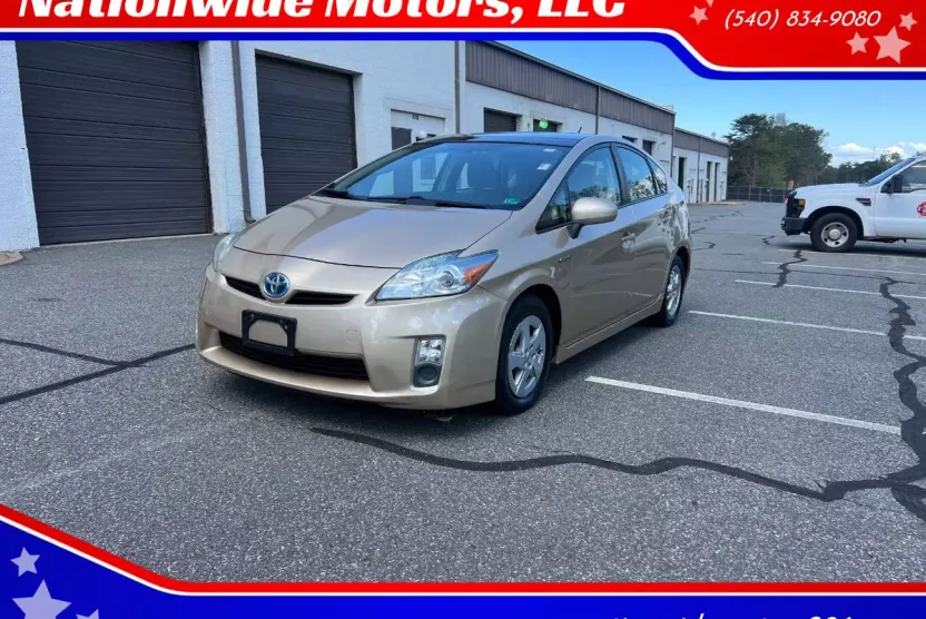 2010 Toyota Prius Two photo 1