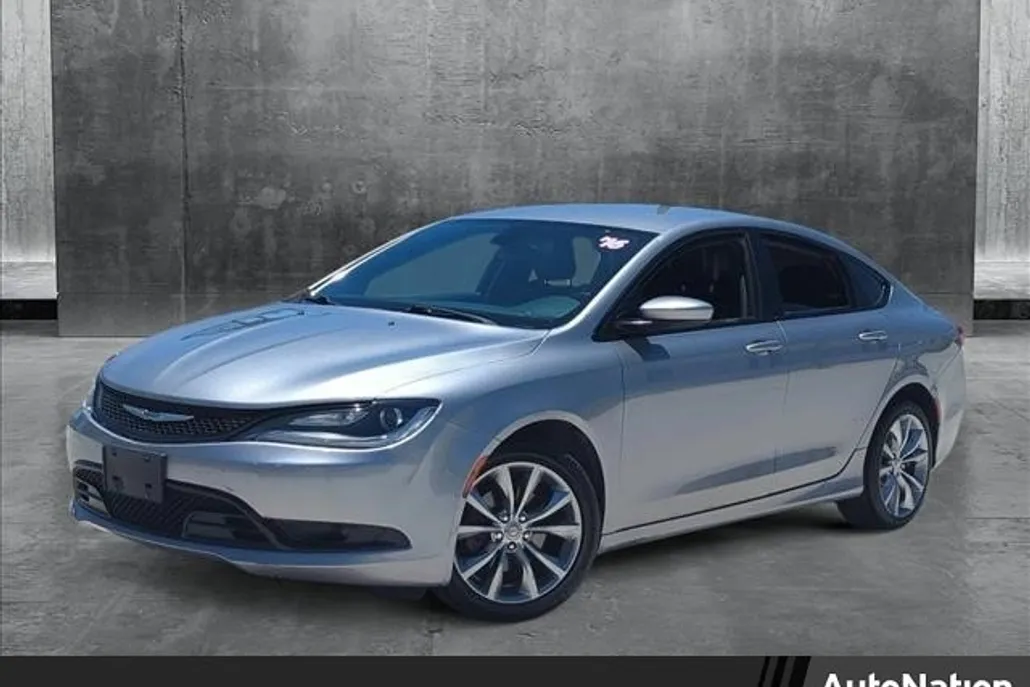 2016 Chrysler 200 S photo 1