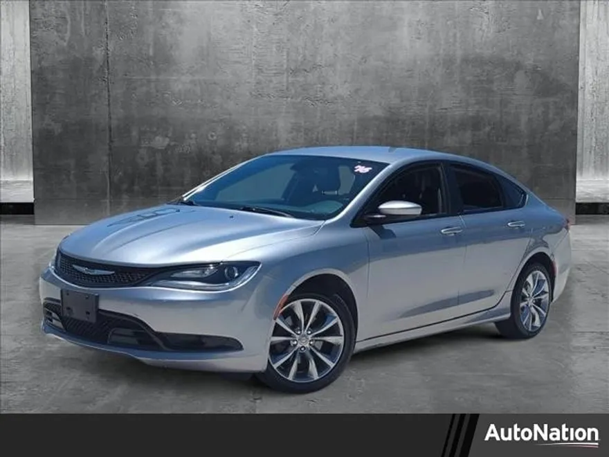 2016 Chrysler 200 S photo 1