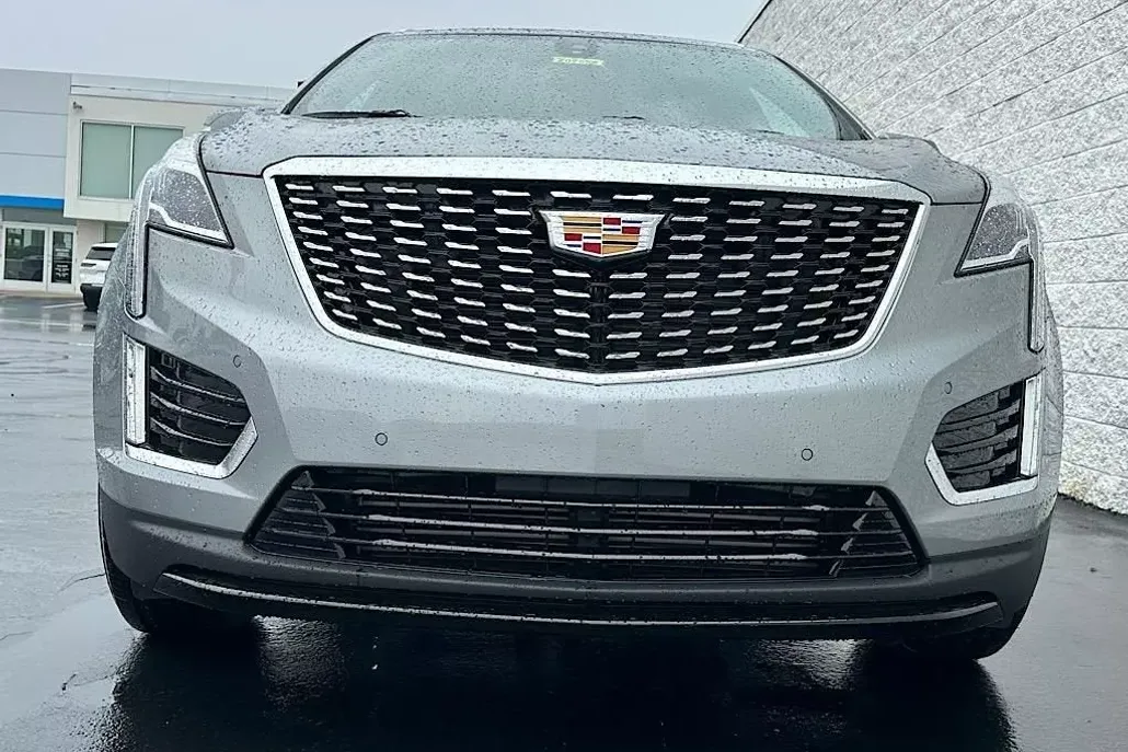 2025 Cadillac XT5 Luxury photo 1