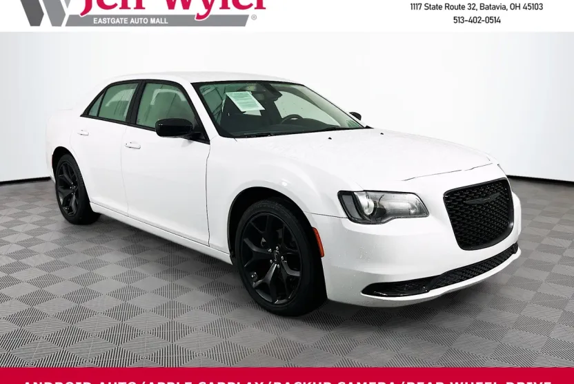 2023 Chrysler 300 Touring photo 1
