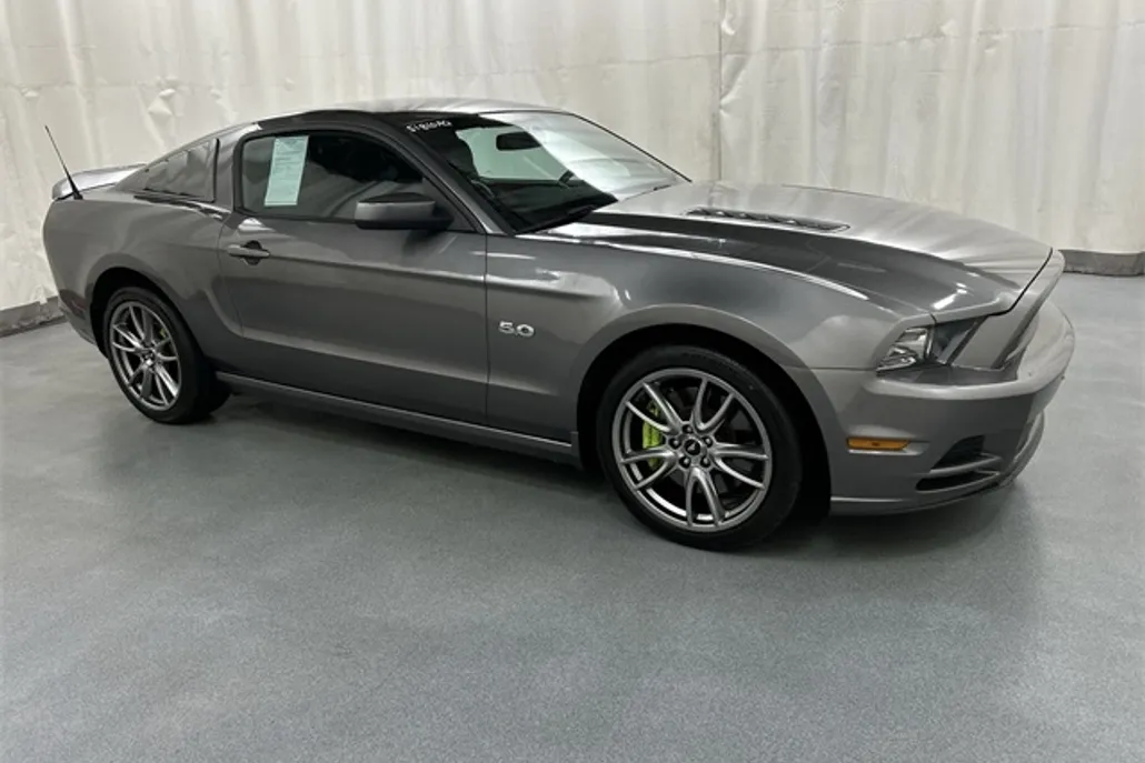 2013 Ford Mustang GT Premium photo 1