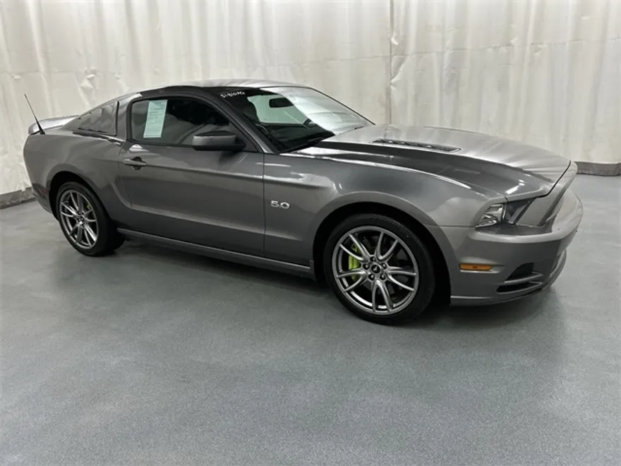 2013 Ford Mustang GT Premium photo 1