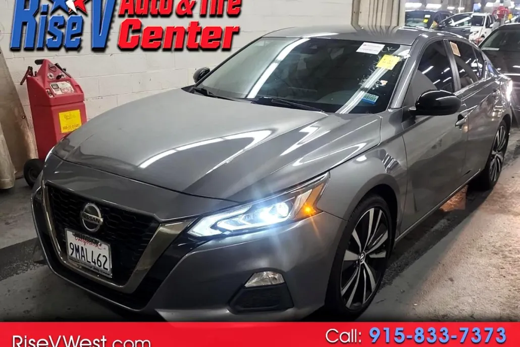 2021 Nissan Altima 2.5 SR photo 1