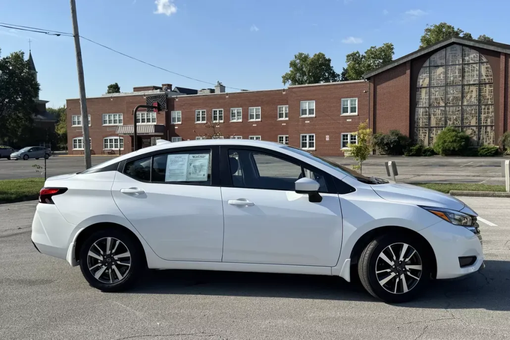2025 Nissan Versa SV photo 1