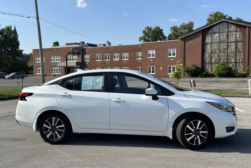 2025 Nissan Versa SV photo 1