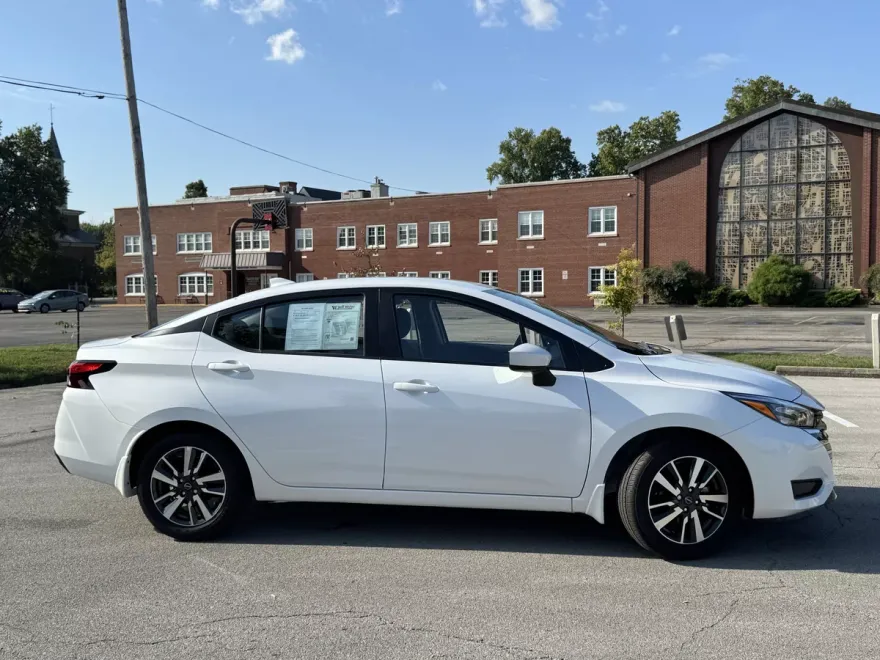 2025 Nissan Versa SV photo 1