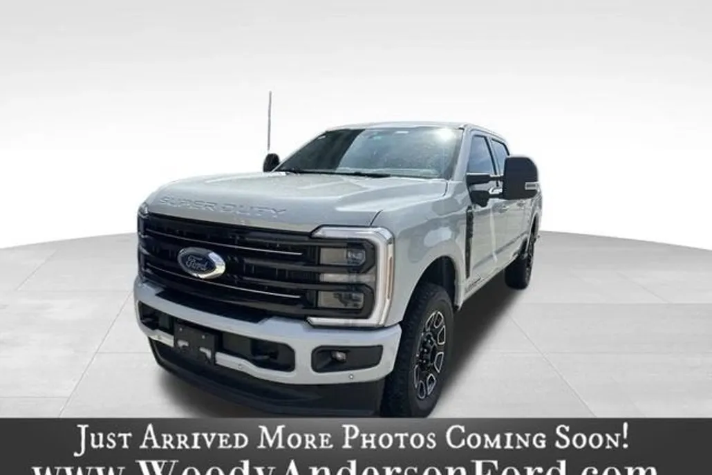 2025 Ford F-250 Platinum photo 1