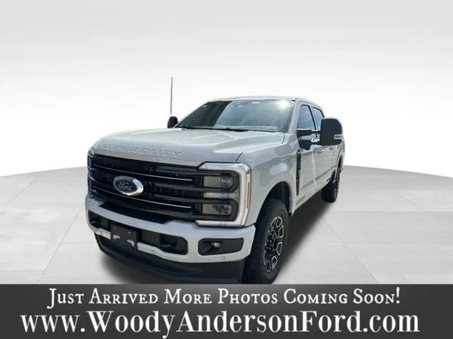 2025 Ford F-250 Platinum photo 1