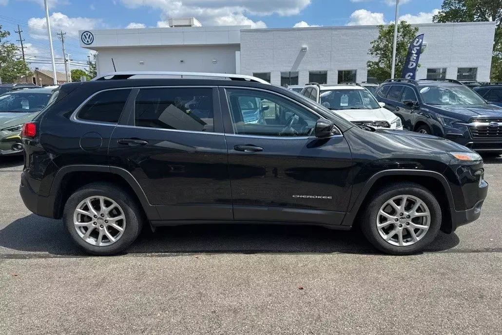 2016 Jeep Cherokee Latitude photo 1