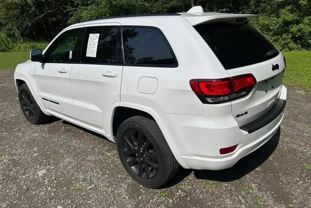 2021 Jeep Grand Cherokee Laredo X photo 1