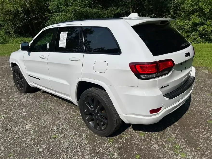 2021 Jeep Grand Cherokee Laredo X photo 1